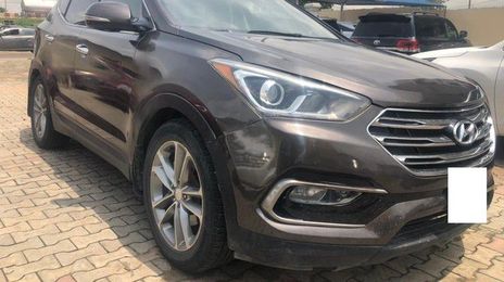 Hyundai Santa Fe • 2018 • 50,000 km