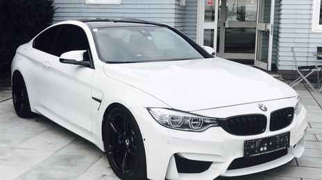 BMW M4 • 2015 • 148,000 km