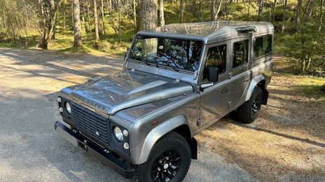 Land Rover Defender • 2012 • 126,919 km