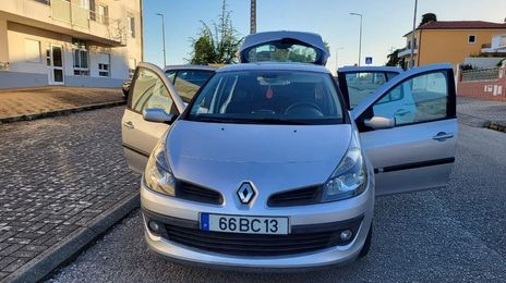 Renault Clio • 2006 • 193,000 km