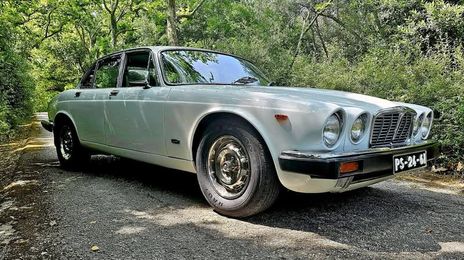 Jaguar XJ6 • 1975 • 75,000 km
