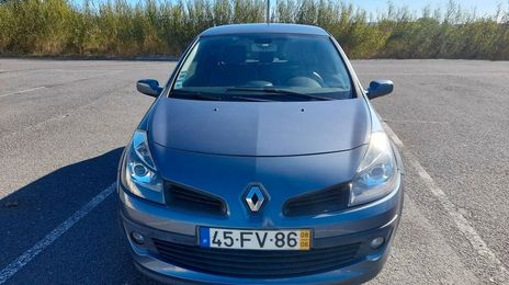 Renault Clio • 2008 • 240,000 km