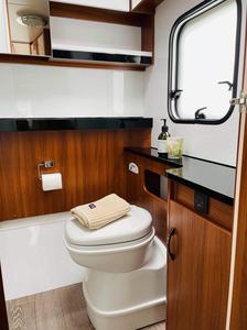 Hino Dutro • 2005 • 98,754 km