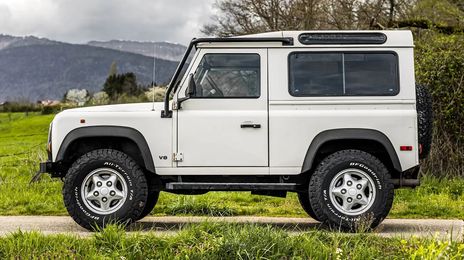 Land Rover Defender • 1998 • 122,600 km