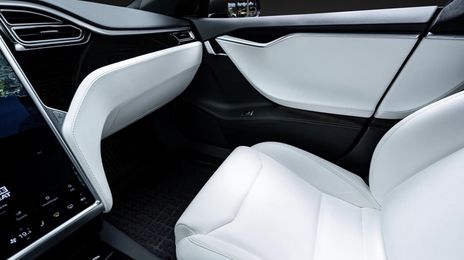 Tesla Model S • 2018 • 111,000 km