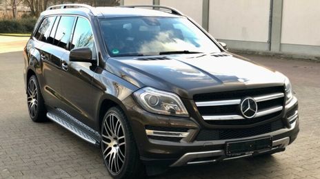 Mercedes-Benz GL • 2015 • 208,000 km
