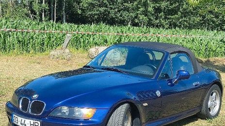 BMW Z3 • 1996 • 125,000 km