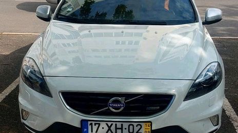 Volvo V40 • 2014 • 170,000 km