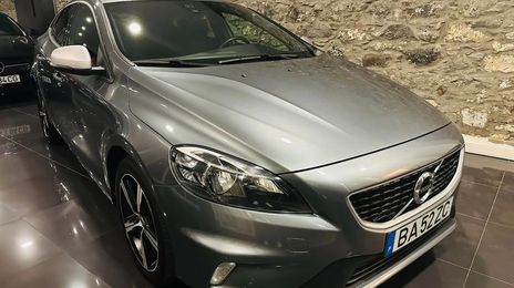 Volvo V40 • 2019 • 90,000 km