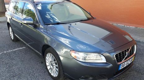 Volvo V70 • 2008 • 195,000 km