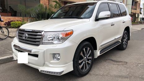 Toyota Sequoia • 2015 • 100,000 km