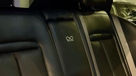 Rolls-Royce Cullinan • 2021 • 48,600 km