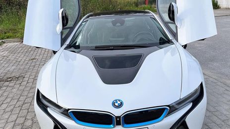 BMW i8 • 2022 • 27,000 km