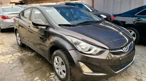 Hyundai Elantra • 2016 • 80,000 km