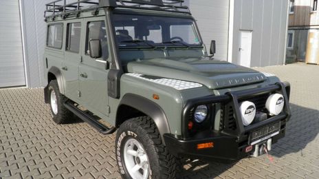 Land Rover Defender • 2010 • 93,000 km