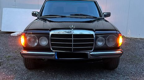 Mercedes-Benz 200 D • 1982 • 300,000 km