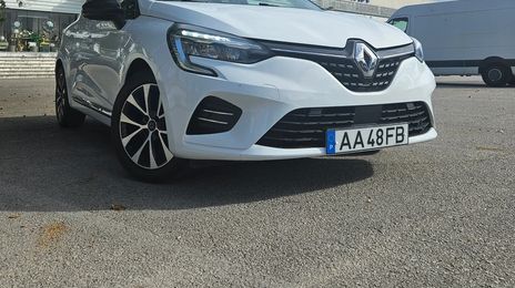Renault Clio • 2020 • 71,900 km