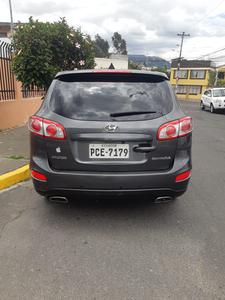 Hyundai Santa Fe • 2011 • 80,000 km
