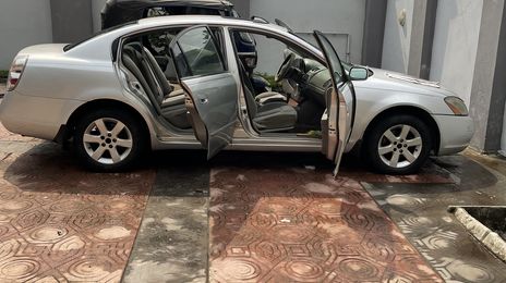 Nissan Altima • 2003 • 250,000 km