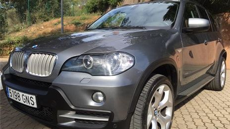 BMW X5 • 2009 • 266,300 km