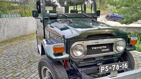 Toyota FJ Cruiser • 1979 • 97,000 km