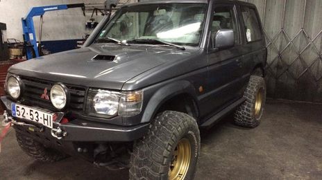 Mitsubishi Pajero • 1996 • 180,000 km