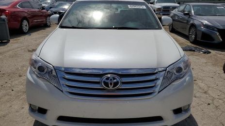 Toyota Avalon • 2011 • 10,000 mi