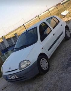 Renault Clio • 1998 • 250,000 km