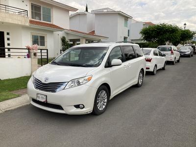 Toyota Sienna • 2015 • 65,000 km