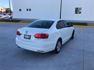 Volkswagen Jetta • 2012 • 124 km