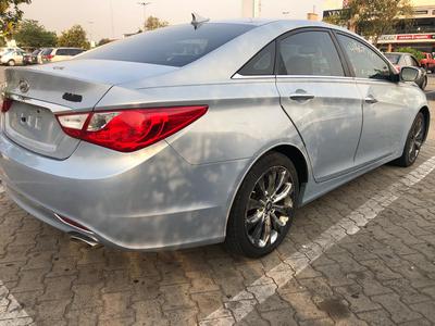 Hyundai Sonata • 2011 • 1,600 km