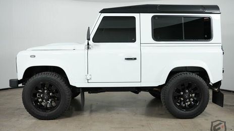 Land Rover Defender • 1986 • 20,000 km