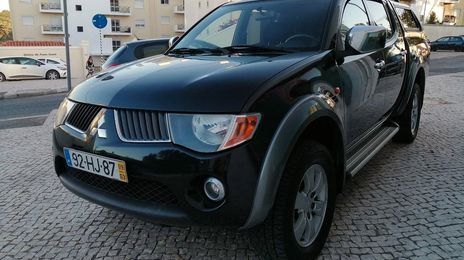 Mitsubishi L200 • 2009 • 200,000 km