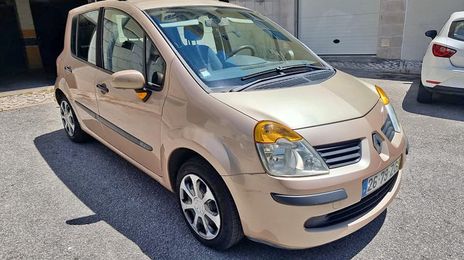 Renault Scénic • 2004 • 180,000 km