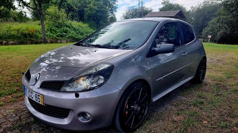 Renault Clio • 2006 • 179,000 km