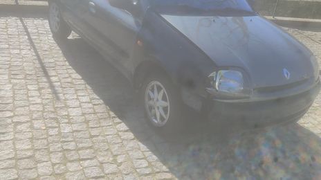 Renault Clio • 1999 • 111,111 km