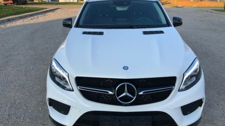 Mercedes-Benz GLE • 2015 • 193,000 km