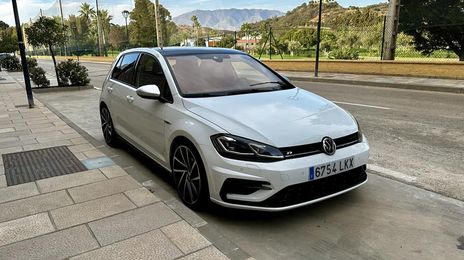 Volkswagen Golf R32 • 2018 • 80,000 km