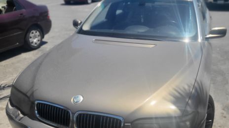 BMW 7 • 2002 • 176,543 km