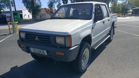 Mitsubishi L200 • 1993 • 320,000 km