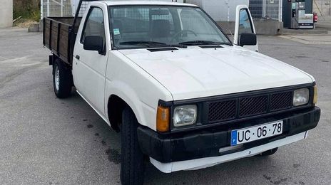 Nissan Pickup • 1989 • 250,000 km