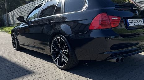 BMW 3 Series • 2009 • 472,000 km