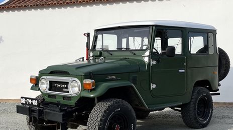 Toyota Belta • 1980 • 30,000 km