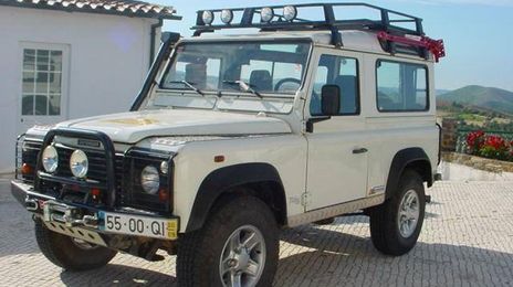 Land Rover Defender • 2000 • 100,000 km