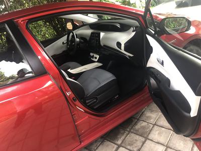 Toyota Prius • 2017 • 42,000 km