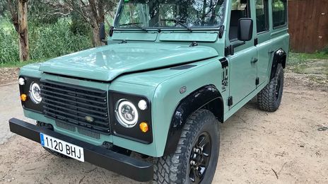 Land Rover Defender • 2001 • 124,000 km