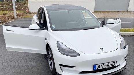 Tesla Model 3 • 2012 • 40,000 km