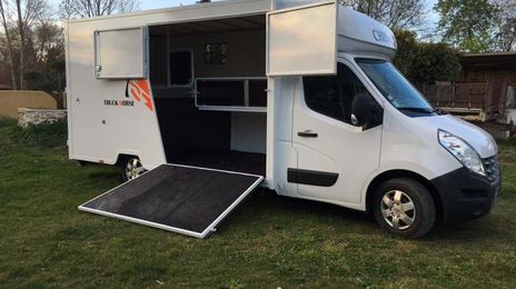 Renault Master • 2011 • 145,000 km