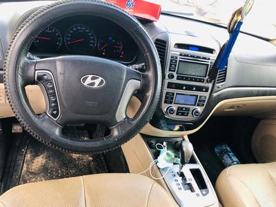 Hyundai Santa Fe • 2012 • 112,000 km