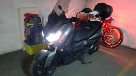 Yamaha x-max • 2020 • 2,400 km